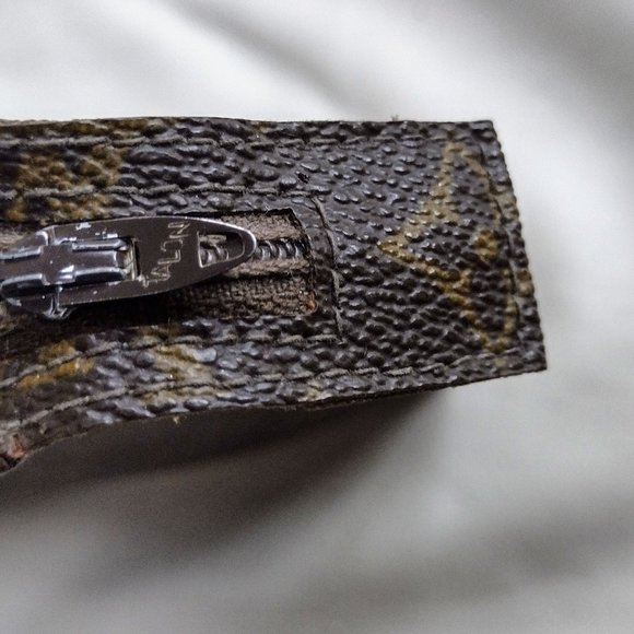 Authentic Louis Vuitton Monogram Toiletry 26 - Picture 2 of 10